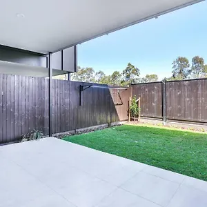  Holiday home Cheerful 3 Bedroom Townhouse With Parking